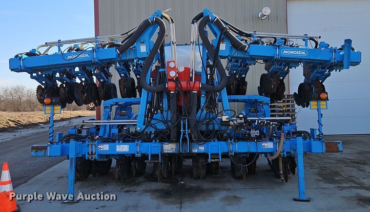 image for item DT7605 2014 Monosem NG Plus 4 twin row no-till planter