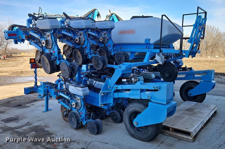 image for item DT7605 2014 Monosem NG Plus 4 twin row no-till planter