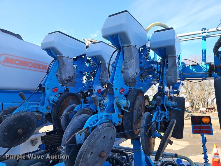 image for item DT7605 2014 Monosem NG Plus 4 twin row no-till planter