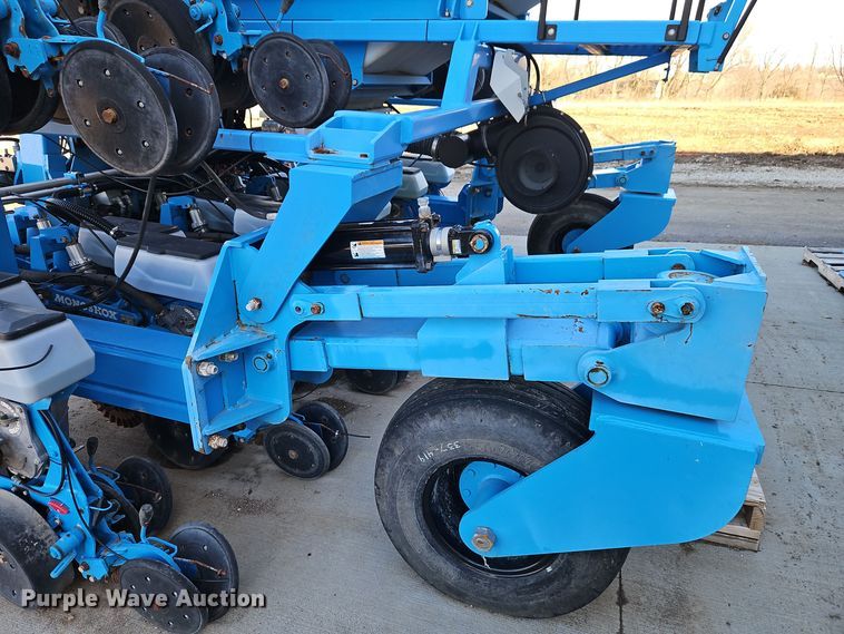 image for item DT7605 2014 Monosem NG Plus 4 twin row no-till planter