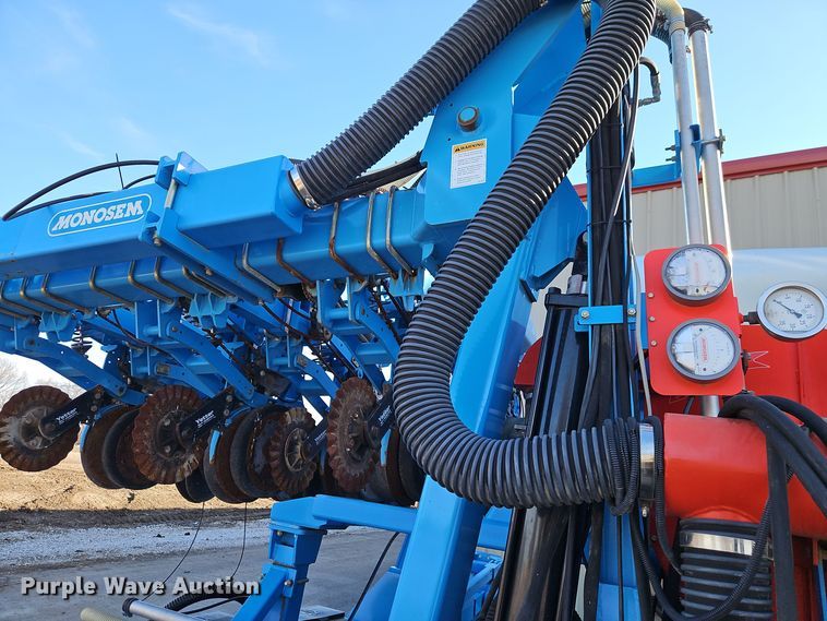 image for item DT7605 2014 Monosem NG Plus 4 twin row no-till planter