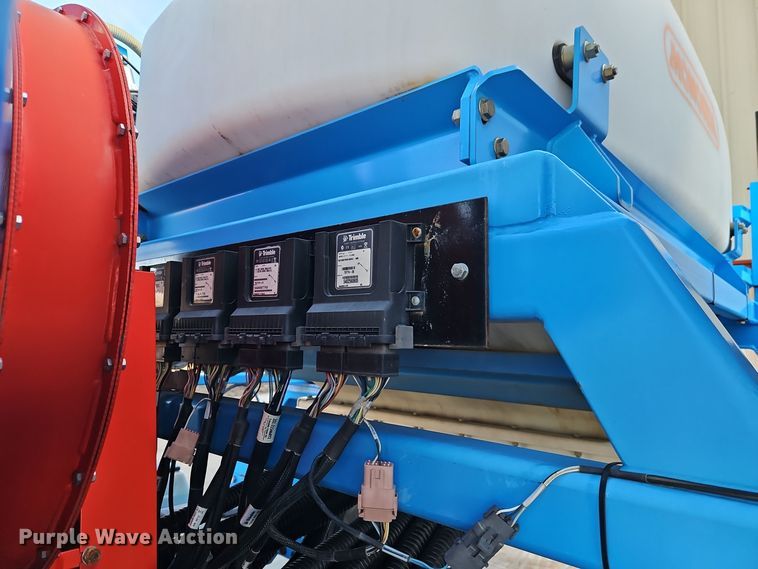 image for item DT7605 2014 Monosem NG Plus 4 twin row no-till planter