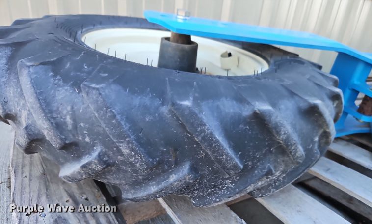 image for item DT7605 2014 Monosem NG Plus 4 twin row no-till planter