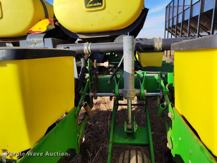 image for item DV6657 John Deere 1770 Conservation planter