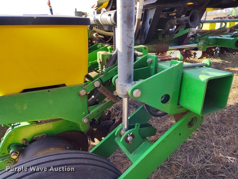 image for item DV6657 John Deere 1770 Conservation planter