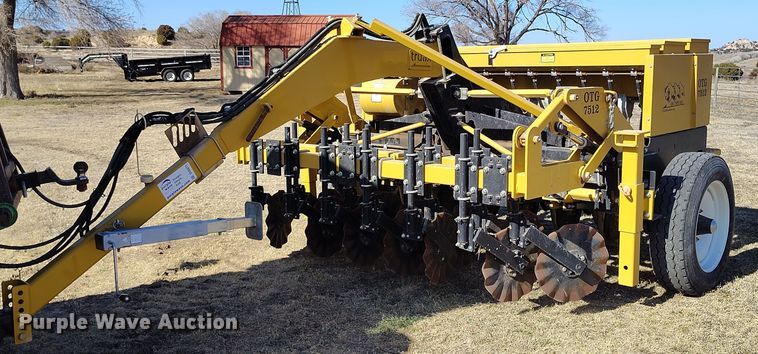 image for item DV6671 2013 Truax OTG 7512 twin row no-till grain drill