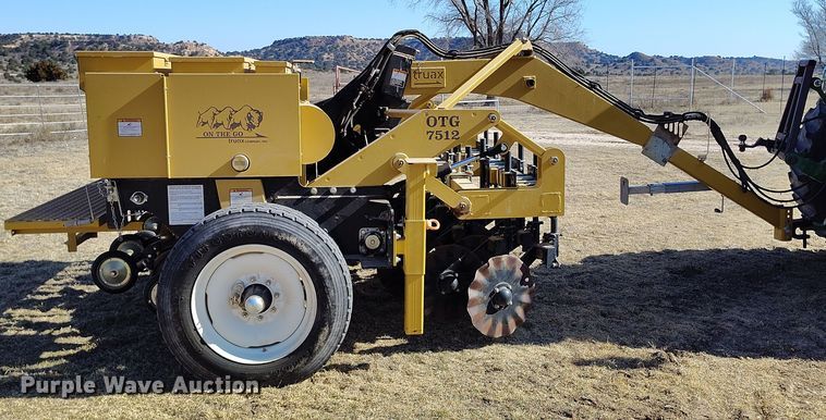 image for item DV6671 2013 Truax OTG 7512 twin row no-till grain drill