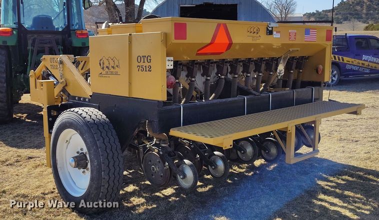 image for item DV6671 2013 Truax OTG 7512 twin row no-till grain drill