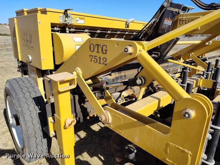 image for item DV6671 2013 Truax OTG 7512 twin row no-till grain drill