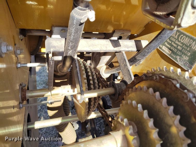 image for item DV6671 2013 Truax OTG 7512 twin row no-till grain drill