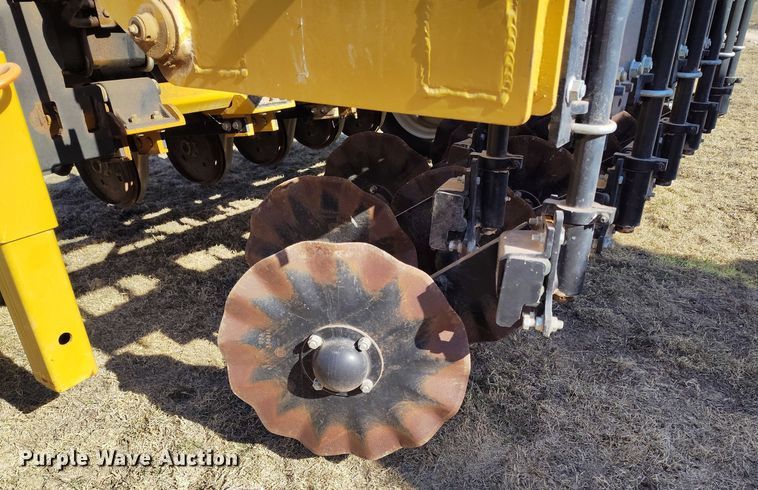 image for item DV6671 2013 Truax OTG 7512 twin row no-till grain drill