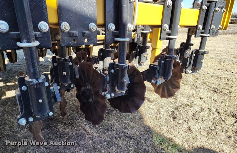 image for item DV6671 2013 Truax OTG 7512 twin row no-till grain drill