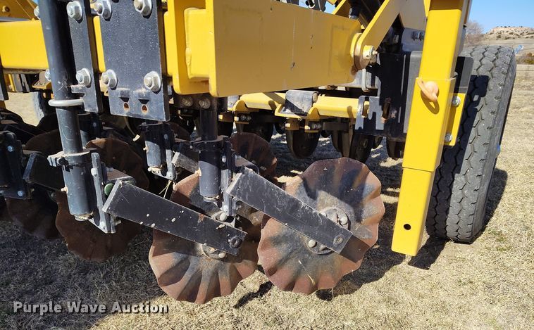 image for item DV6671 2013 Truax OTG 7512 twin row no-till grain drill