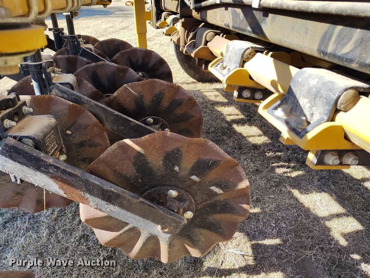 image for item DV6671 2013 Truax OTG 7512 twin row no-till grain drill