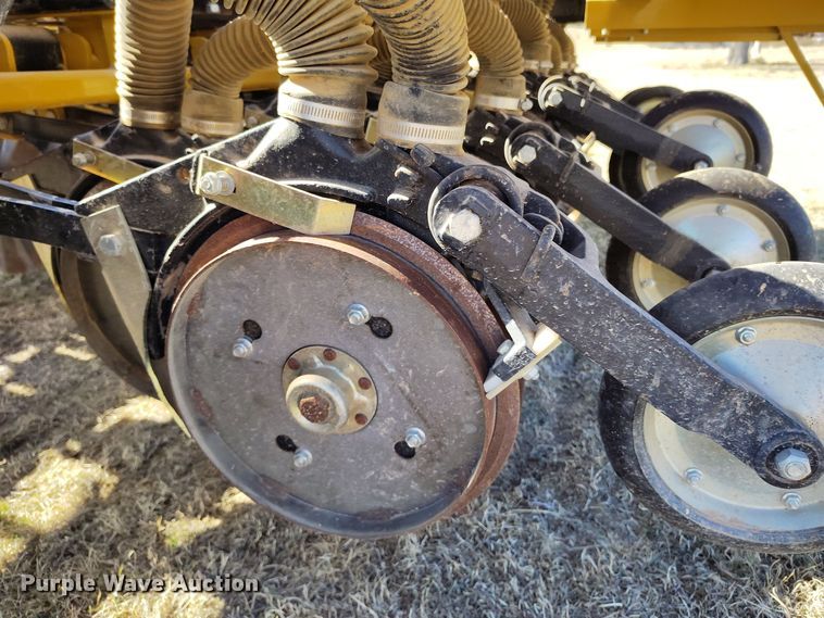image for item DV6671 2013 Truax OTG 7512 twin row no-till grain drill