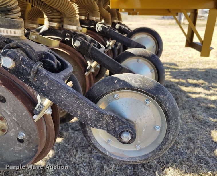 image for item DV6671 2013 Truax OTG 7512 twin row no-till grain drill