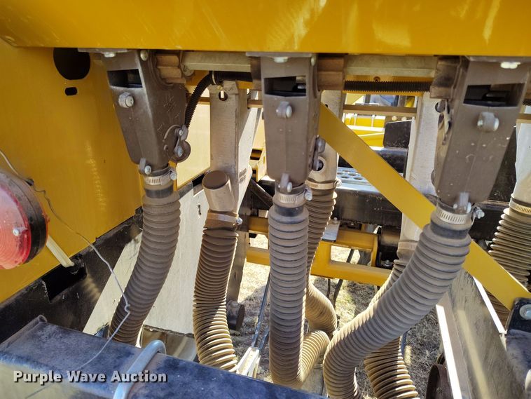 image for item DV6671 2013 Truax OTG 7512 twin row no-till grain drill