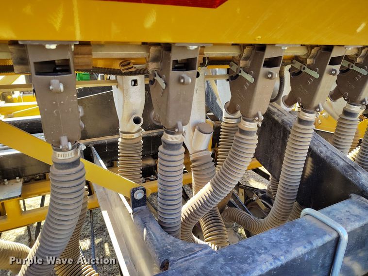 image for item DV6671 2013 Truax OTG 7512 twin row no-till grain drill