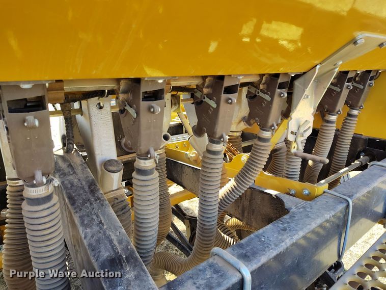 image for item DV6671 2013 Truax OTG 7512 twin row no-till grain drill