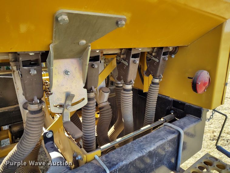 image for item DV6671 2013 Truax OTG 7512 twin row no-till grain drill