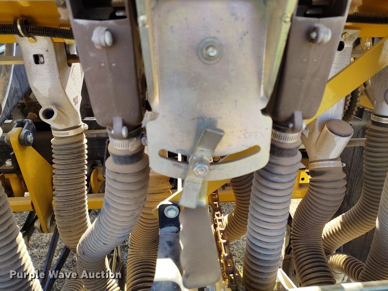 image for item DV6671 2013 Truax OTG 7512 twin row no-till grain drill