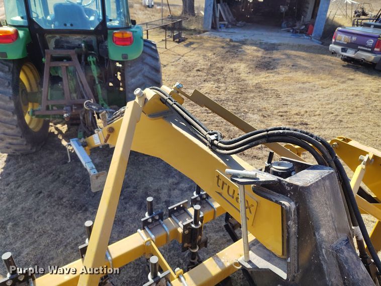 image for item DV6671 2013 Truax OTG 7512 twin row no-till grain drill