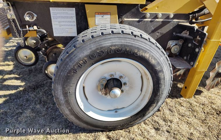 image for item DV6671 2013 Truax OTG 7512 twin row no-till grain drill