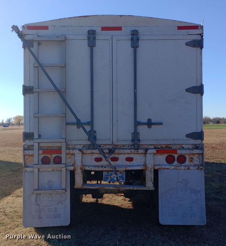 image for item DW0840 1981 American Trailers, Inc. grain trailer