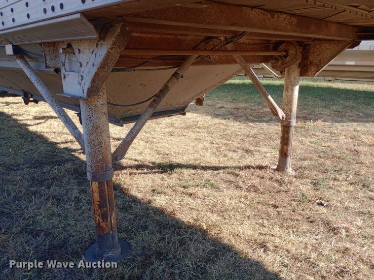 image for item DW0840 1981 American Trailers, Inc. grain trailer