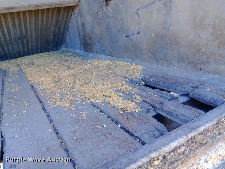 image for item DW0840 1981 American Trailers, Inc. grain trailer