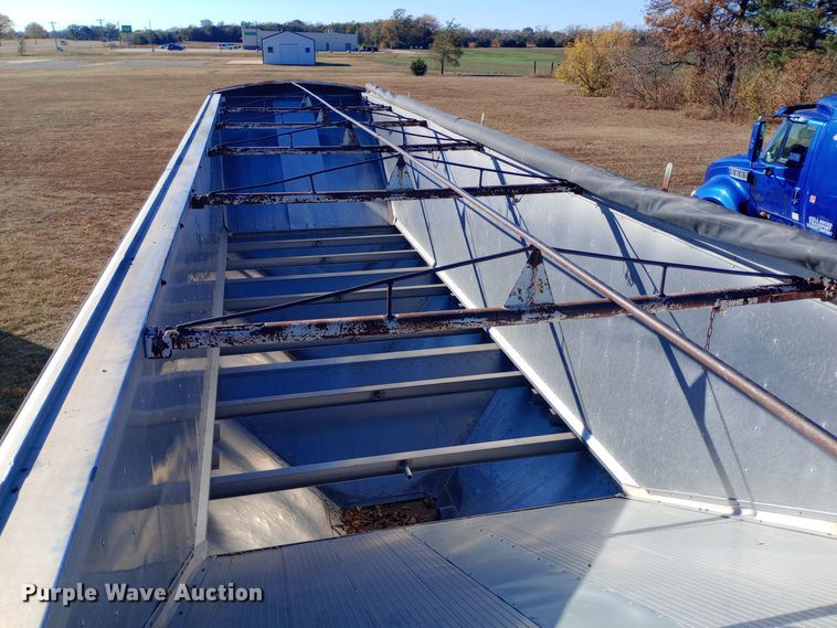 image for item DW0840 1981 American Trailers, Inc. grain trailer