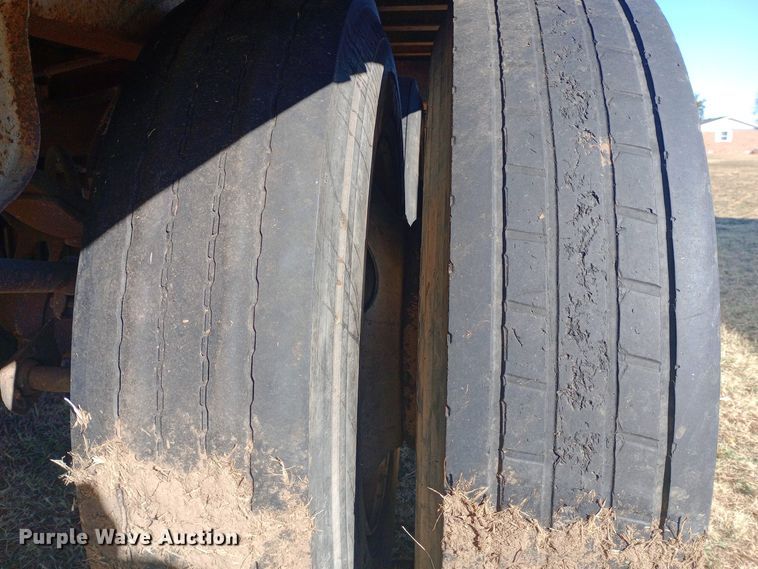 image for item DW0840 1981 American Trailers, Inc. grain trailer