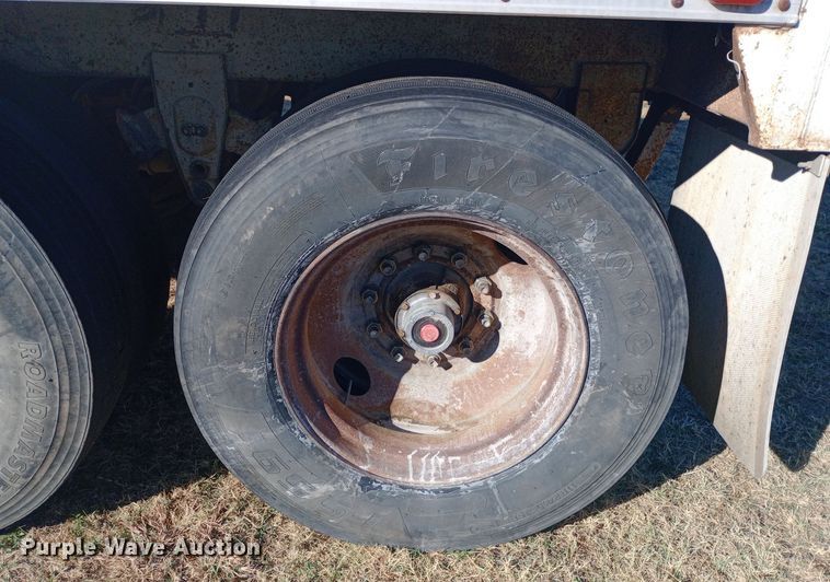 image for item DW0840 1981 American Trailers, Inc. grain trailer