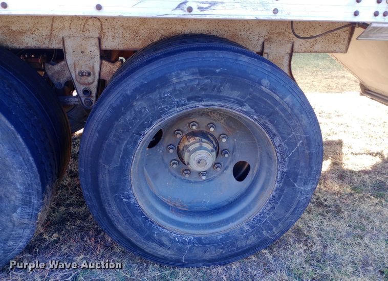 image for item DW0840 1981 American Trailers, Inc. grain trailer