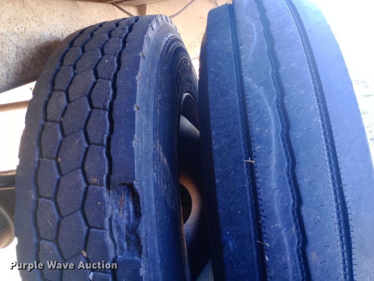 image for item DW0840 1981 American Trailers, Inc. grain trailer