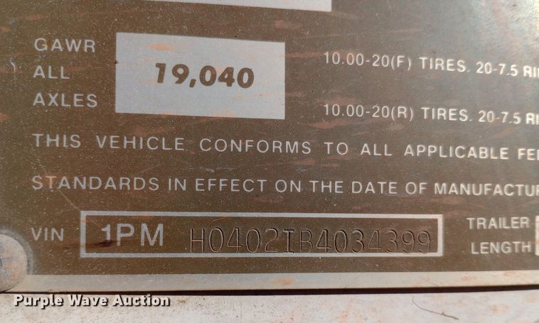 image for item DW0840 1981 American Trailers, Inc. grain trailer