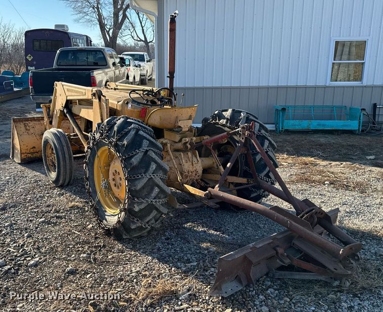 image for item EG7164 Massey Ferguson 2135 tractor