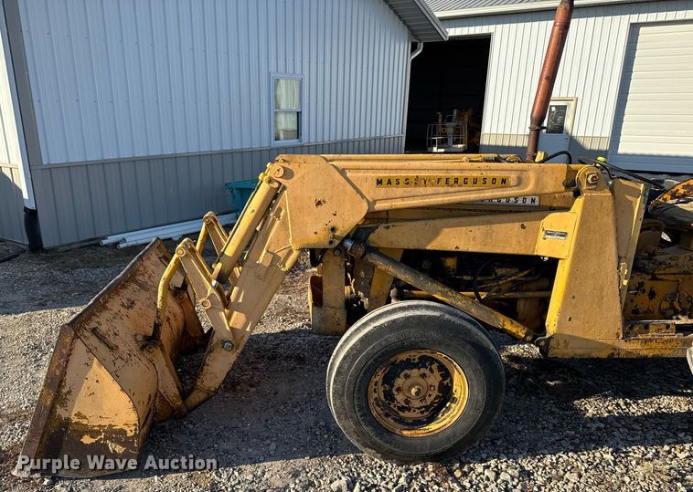 image for item EG7164 Massey Ferguson 2135 tractor