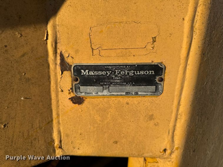 image for item EG7164 Massey Ferguson 2135 tractor