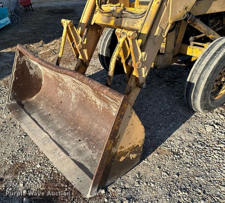 image for item EG7164 Massey Ferguson 2135 tractor