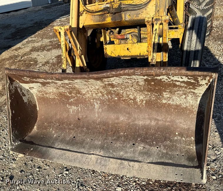 image for item EG7164 Massey Ferguson 2135 tractor