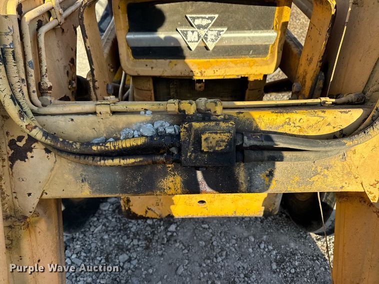 image for item EG7164 Massey Ferguson 2135 tractor