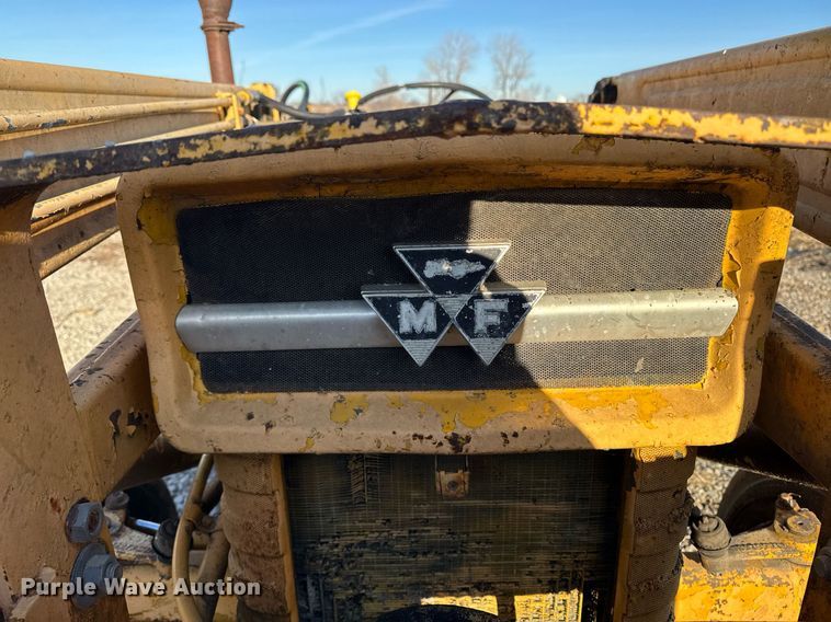 image for item EG7164 Massey Ferguson 2135 tractor