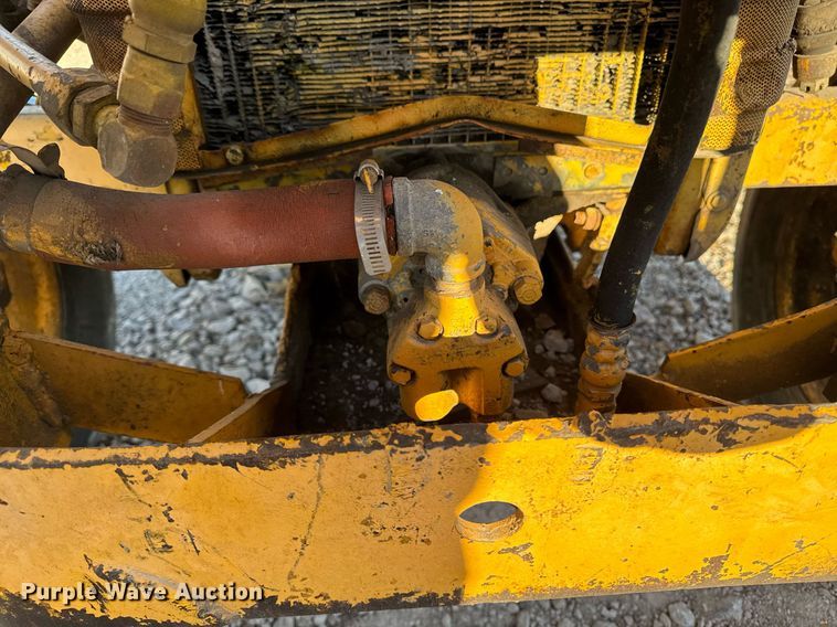 image for item EG7164 Massey Ferguson 2135 tractor