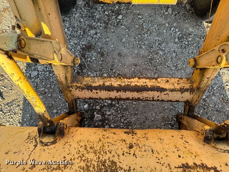 image for item EG7164 Massey Ferguson 2135 tractor