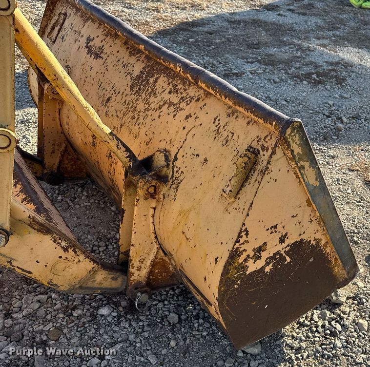 image for item EG7164 Massey Ferguson 2135 tractor