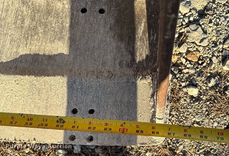 image for item EG7164 Massey Ferguson 2135 tractor