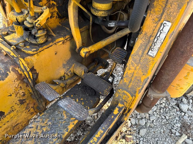 image for item EG7164 Massey Ferguson 2135 tractor