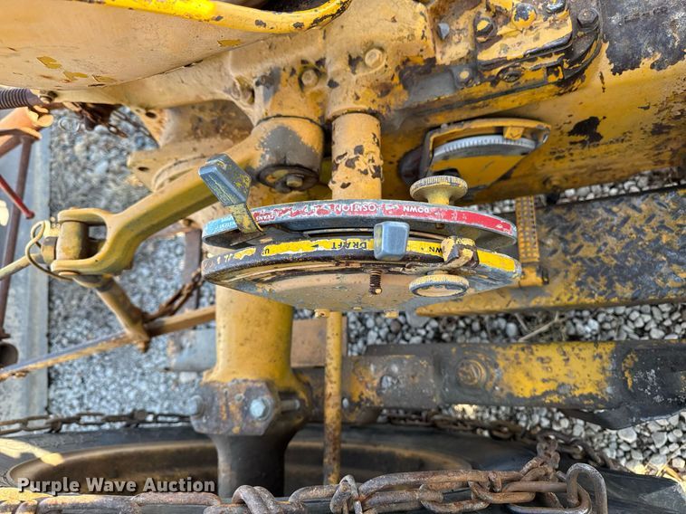 image for item EG7164 Massey Ferguson 2135 tractor