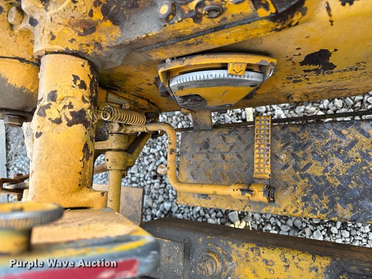 image for item EG7164 Massey Ferguson 2135 tractor